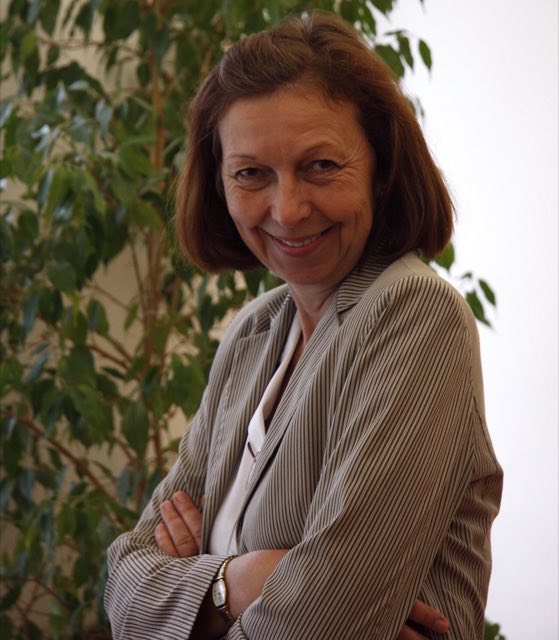 Brigitte C. Wiedemann in ihrer Praxis